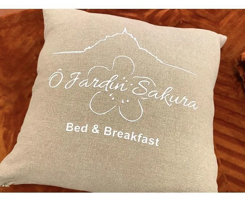 Couette-café Bed and Breakfast O Jardin Sakura à Les Portes du Coglais France